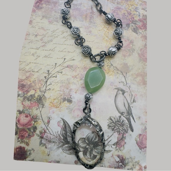 Artisan Magnifying Glass Caged in Silver-Blend Metalwork Jade Wire-Wrap Necklace - Picture 1 of 14